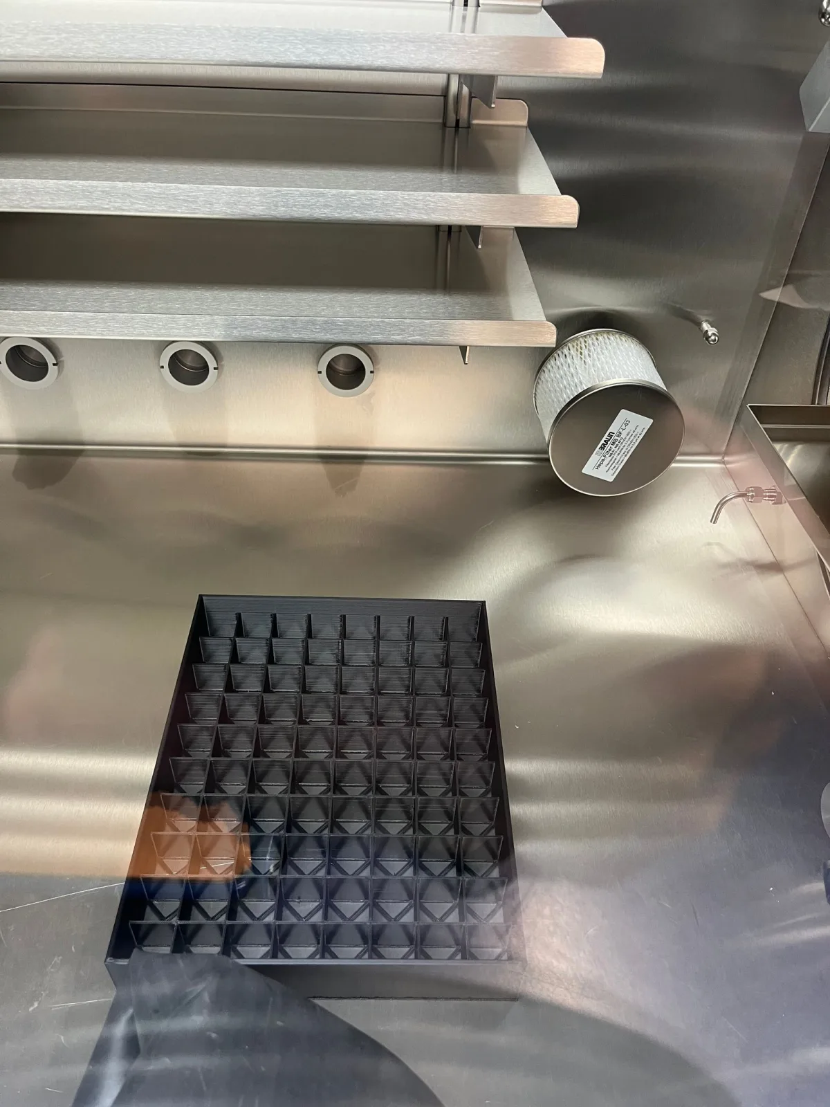 Reagenzglasrack für Gloveboxen – Detailansicht